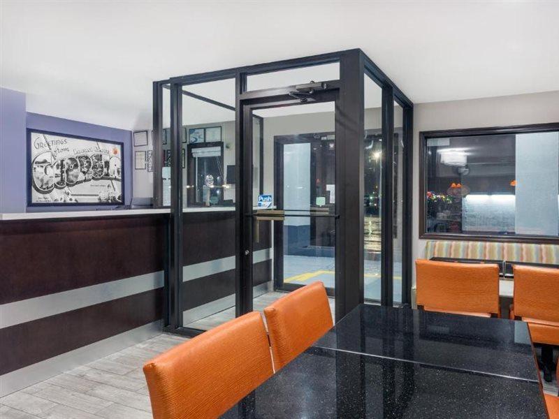 Super 8 By Wyndham Locust Grove Motel Bagian luar foto