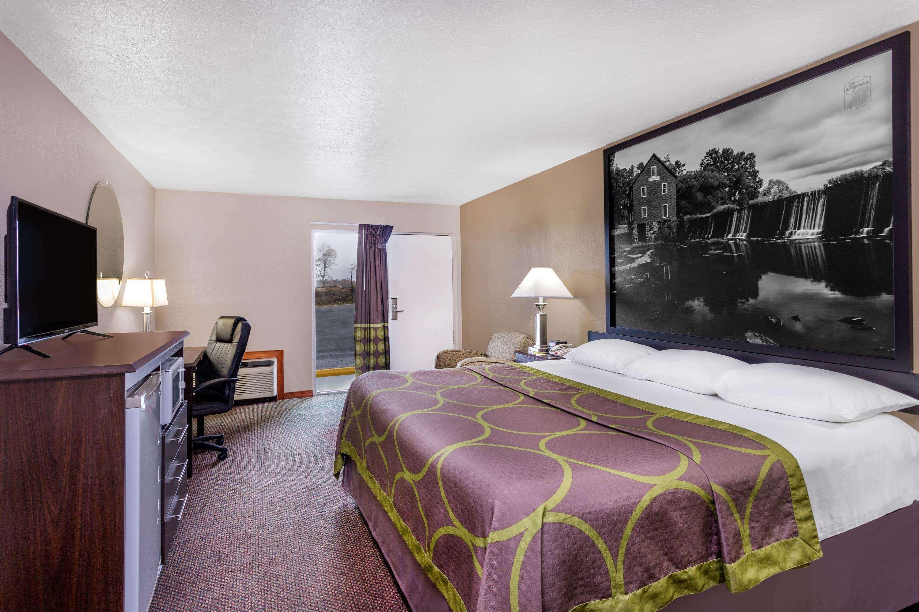 Super 8 By Wyndham Locust Grove Motel Bagian luar foto
