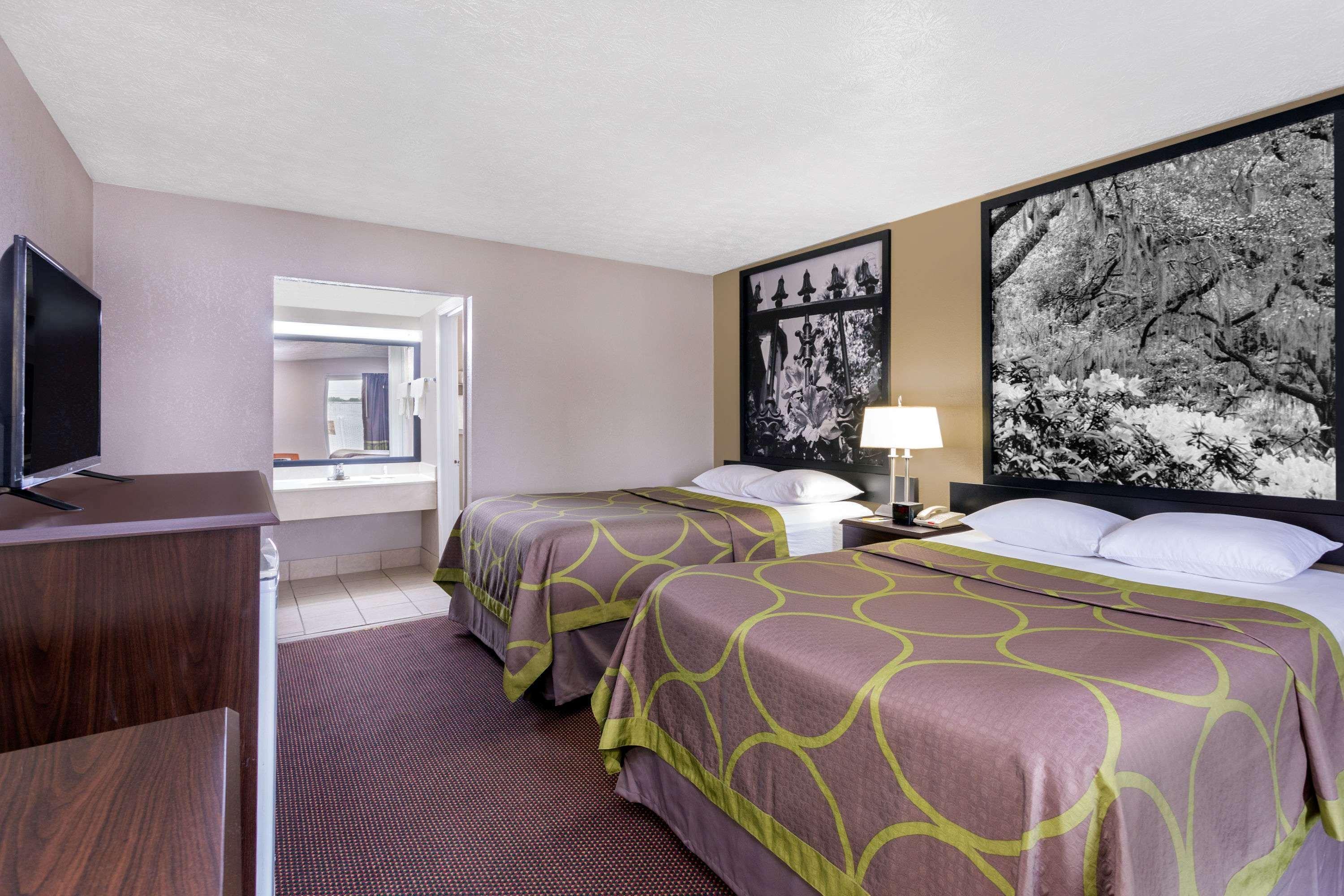 Super 8 By Wyndham Locust Grove Motel Bagian luar foto