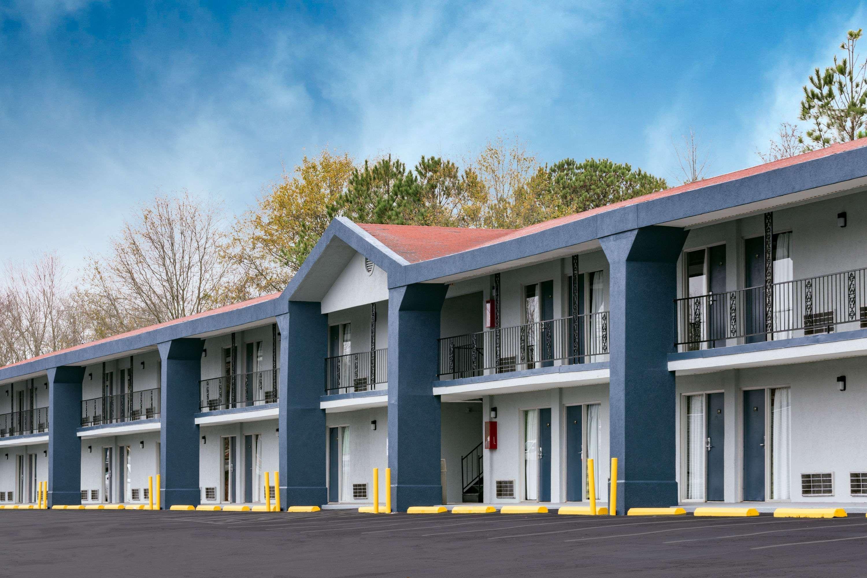 Super 8 By Wyndham Locust Grove Motel Bagian luar foto