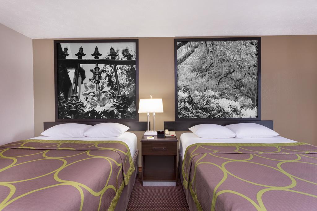 Super 8 By Wyndham Locust Grove Motel Bagian luar foto