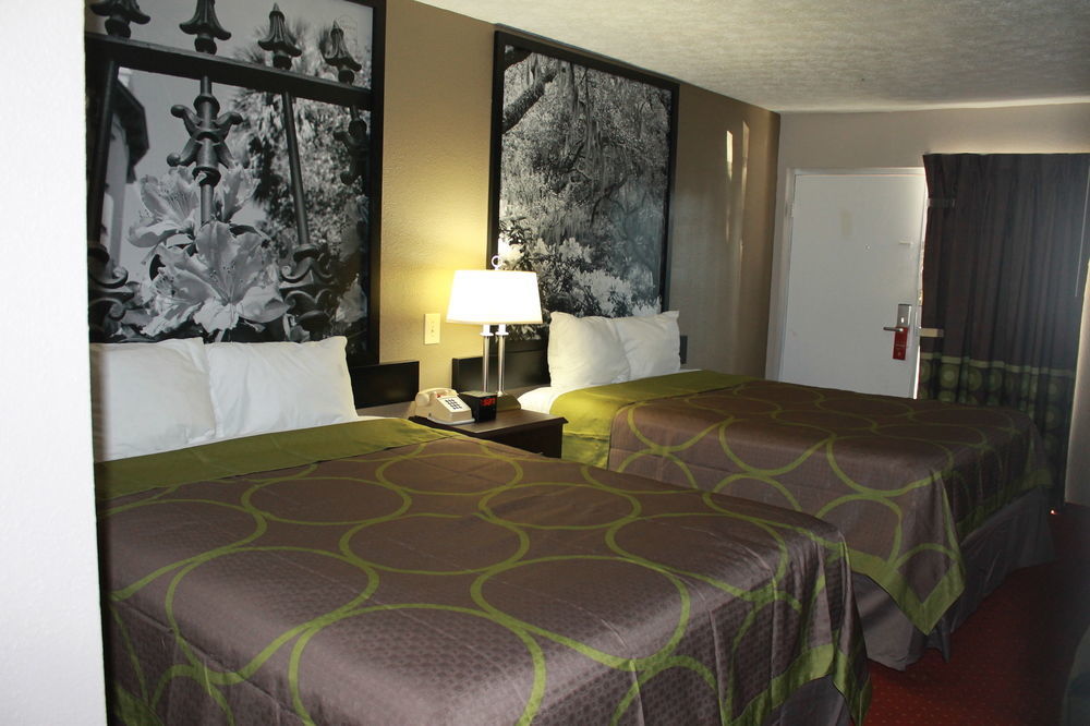 Super 8 By Wyndham Locust Grove Motel Bagian luar foto