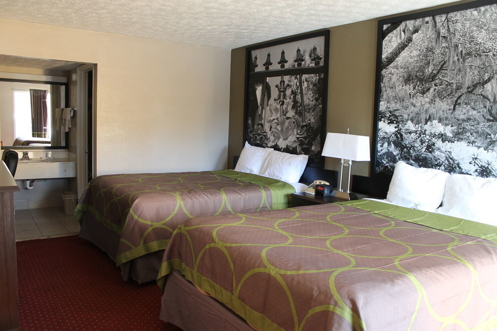 Super 8 By Wyndham Locust Grove Motel Bagian luar foto