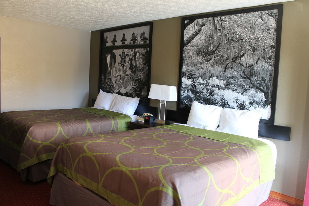 Super 8 By Wyndham Locust Grove Motel Bagian luar foto