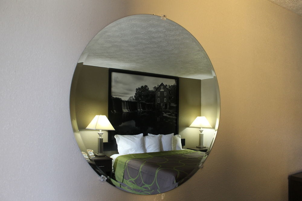 Super 8 By Wyndham Locust Grove Motel Bagian luar foto