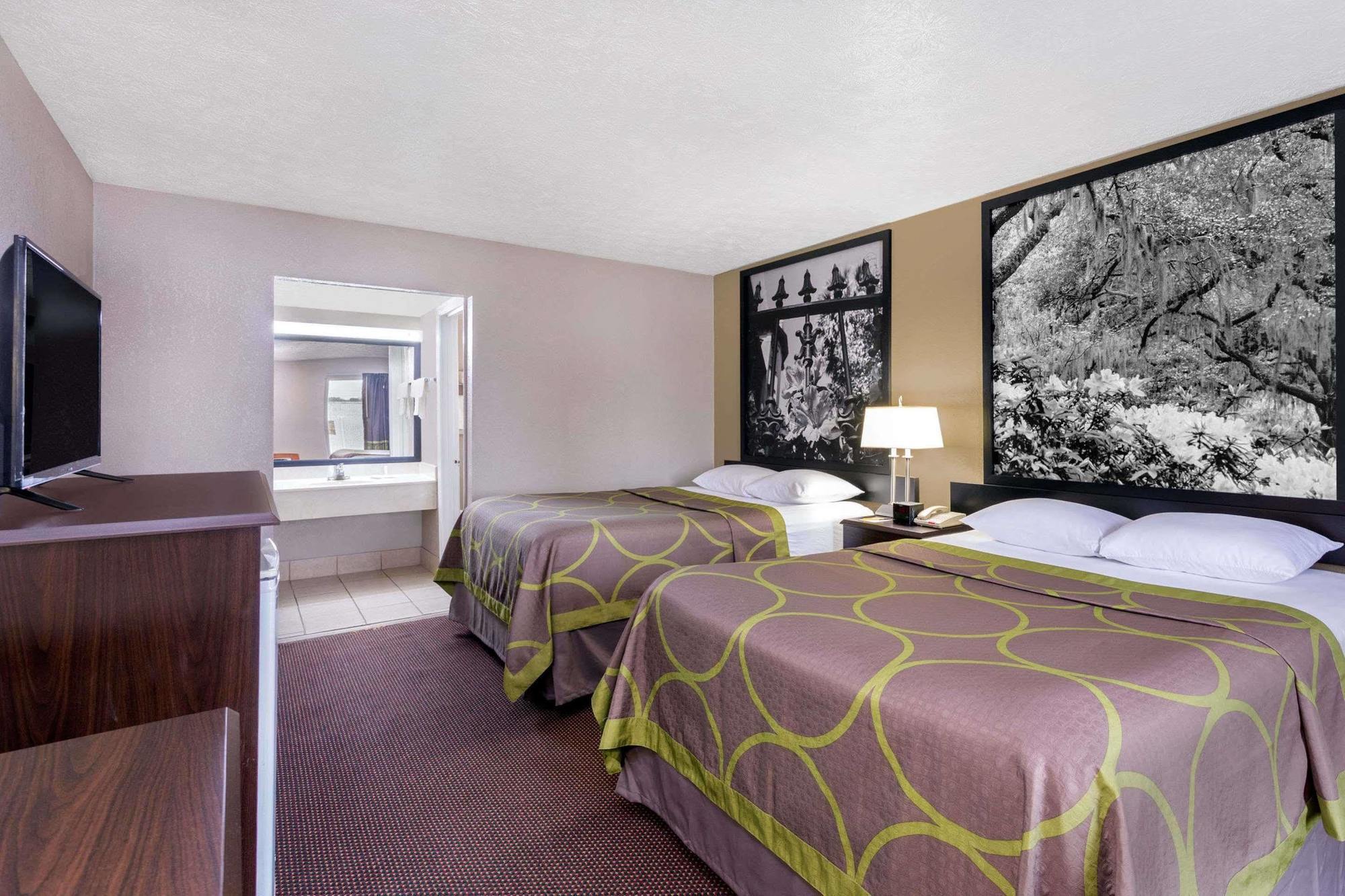 Super 8 By Wyndham Locust Grove Motel Bagian luar foto